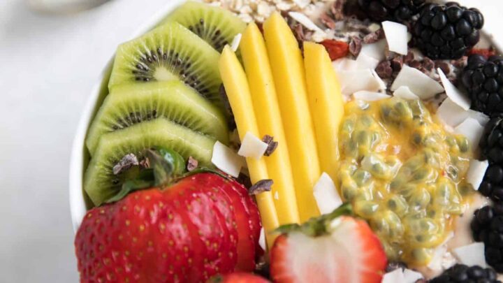 Strawberry Banana Fruit Smoothie Bowl 3