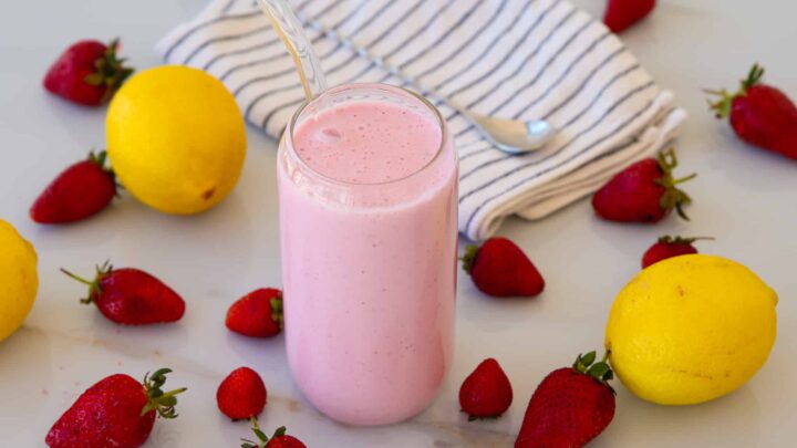 cottage cheese smoothie with strawberry