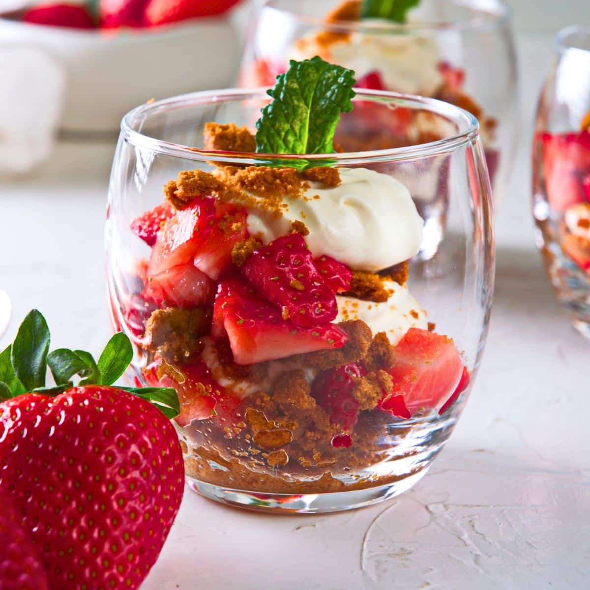 strawberry parfait featured 1