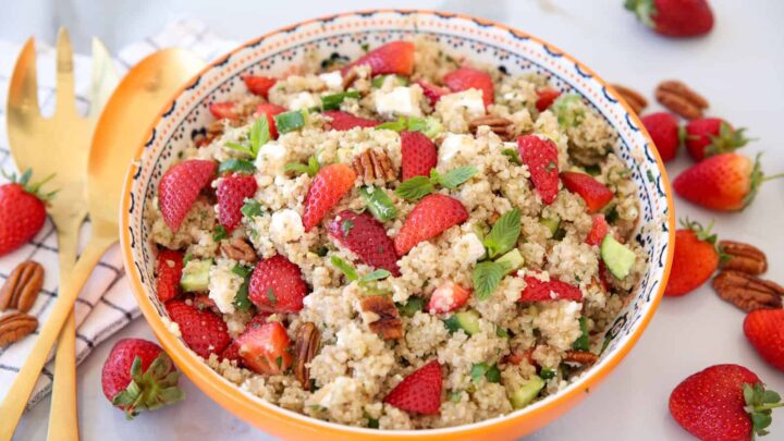 strawberry quinoa salad thumbnail